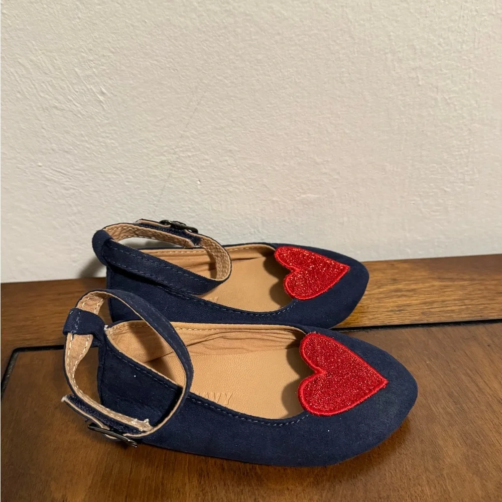 Old Navy Kids Dress Shoes with Red Heart/ Size 3 baby